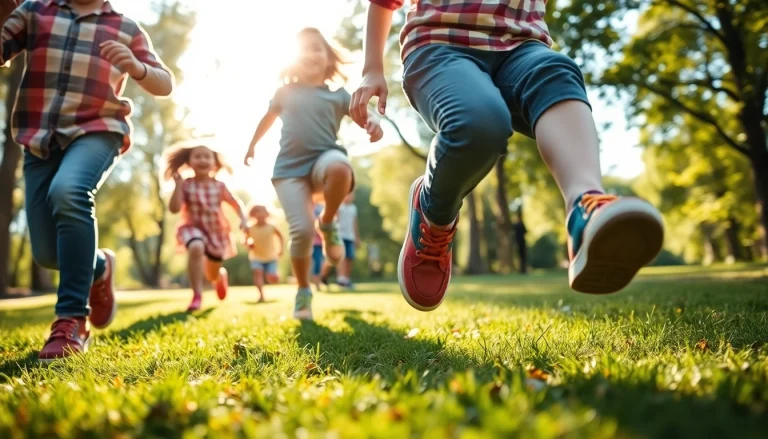 Kinder spielen aktiv in Barfußschuhe Kinder auf einer Wiese, strahlend und voller Freude.